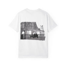 Cargar imagen en el visor de la galería, Manhattan Bridge Graphic T-Shirt — Minimal Cityscape Tee