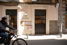 Laden Sie das Bild in den Galerie-Viewer, David Delgado Ruiz - [ #OffCommerce ] Mas Obra, Menos Arte.